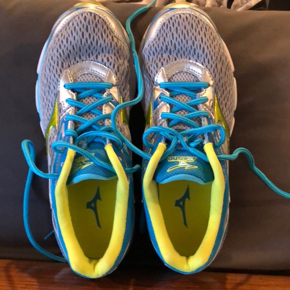 Mizuno running shoes